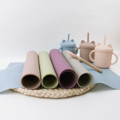 BPA الحرة غير زلة الاطفال سيليكون تحديد الموقع الملونة مع شعار مخصص الجدول حصيرة مكتب حصيرة