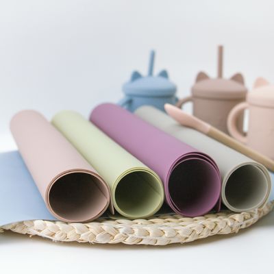BPA الحرة غير زلة الاطفال سيليكون تحديد الموقع الملونة مع شعار مخصص الجدول حصيرة مكتب حصيرة