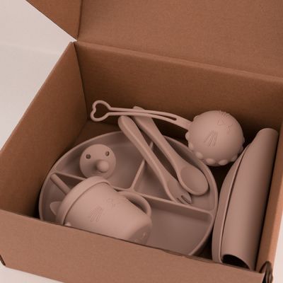 حزمة صناديق مخصصة للأطفال صغار المعدات المائدة السيليكون مجموعة مع كوب لوحة وعاء ملعقة شوكة بيب