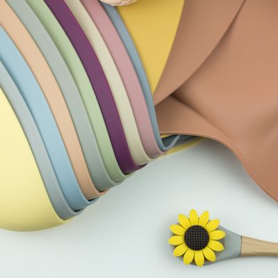 BPA Free Soft Personalized Silicone Bib ، مقاوم للماء سيليكون الغذاء الماسك المرايل