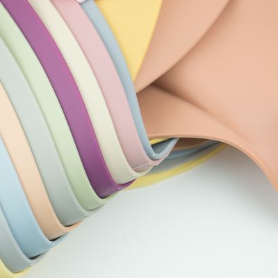 BPA Free Soft Personalized Silicone Bib ، مقاوم للماء سيليكون الغذاء الماسك المرايل