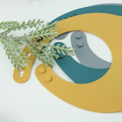 طفل رضاعة سيليكون الطفل مريلة خالية من BPA لينة مع الغذاء الماسك
