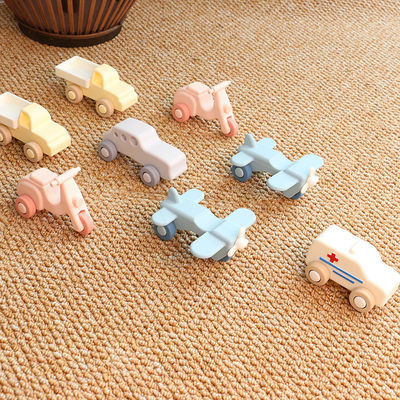 ألعاب السيارات والطائرات من السيليكون الناعم